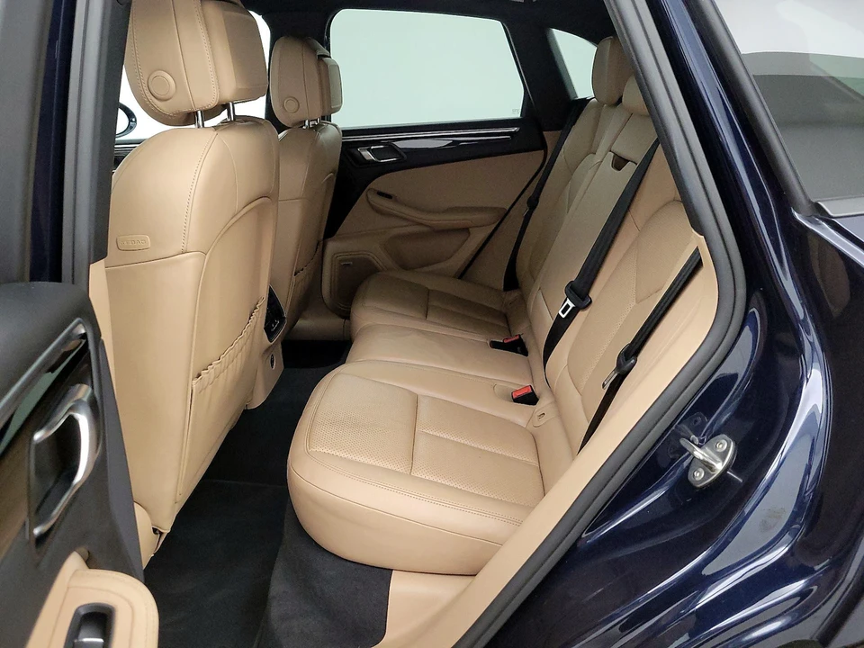 2020 Porsche Macan - Image 22 of 29