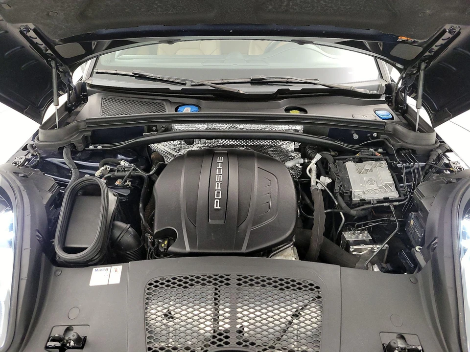 2020 Porsche Macan - Image 24 of 29