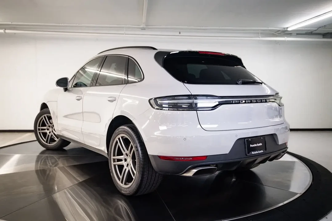 2020 Porsche Macan - Image 24 of 31