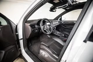2020 Porsche Macan - Image 25 of 31