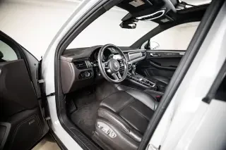 2020 Porsche Macan - Image 29 of 31