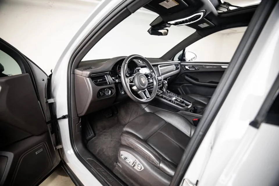 2020 Porsche Macan - Image 27 of 31