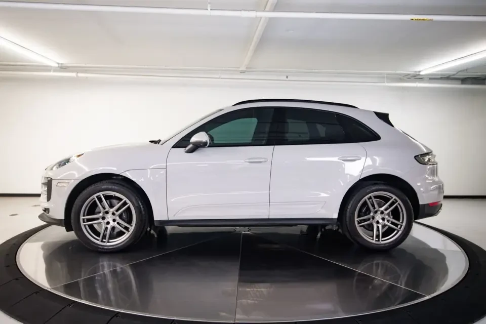 2020 Porsche Macan - Image 15 of 31
