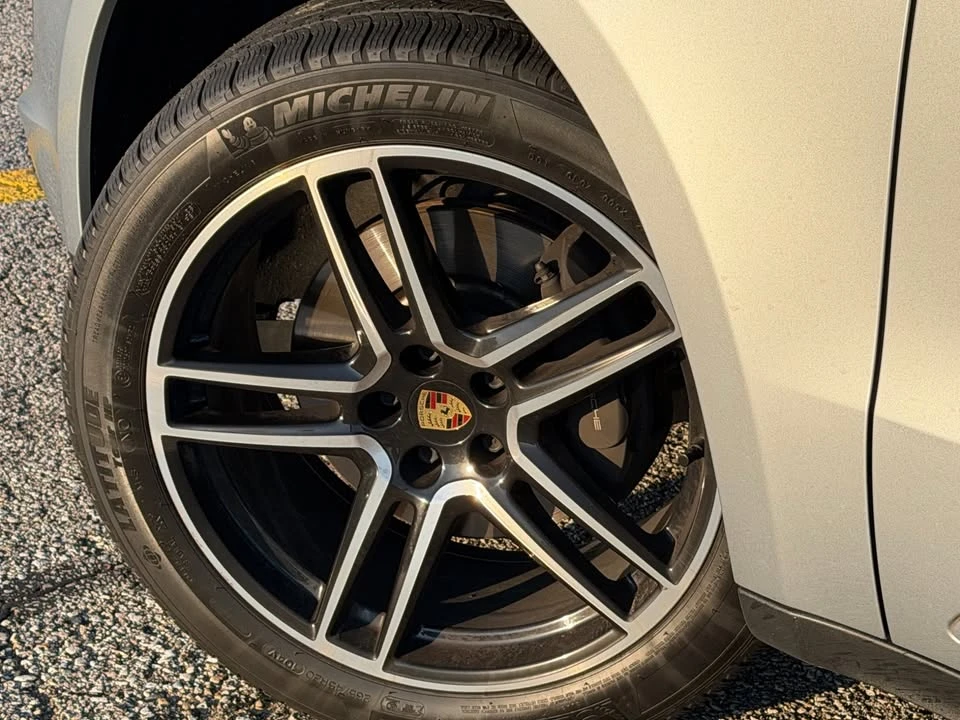 2020 Porsche Macan - Image 9 of 18