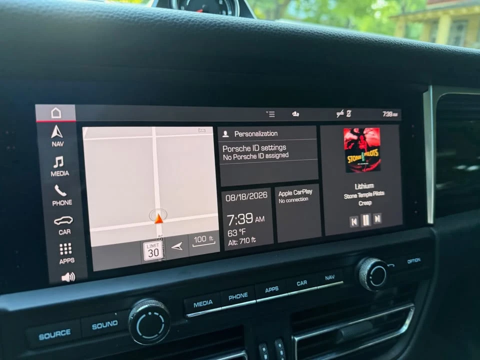 2020 Porsche Macan - Image 16 of 18