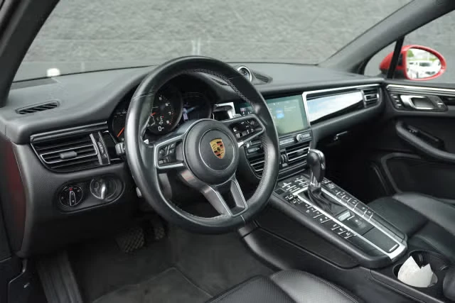 2020 Porsche Macan - Image 26 of 31