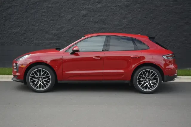 2020 Porsche Macan - Image 14 of 31