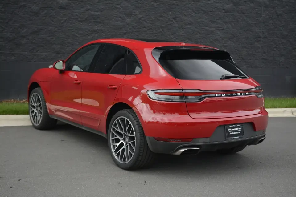 2020 Porsche Macan - Image 23 of 31