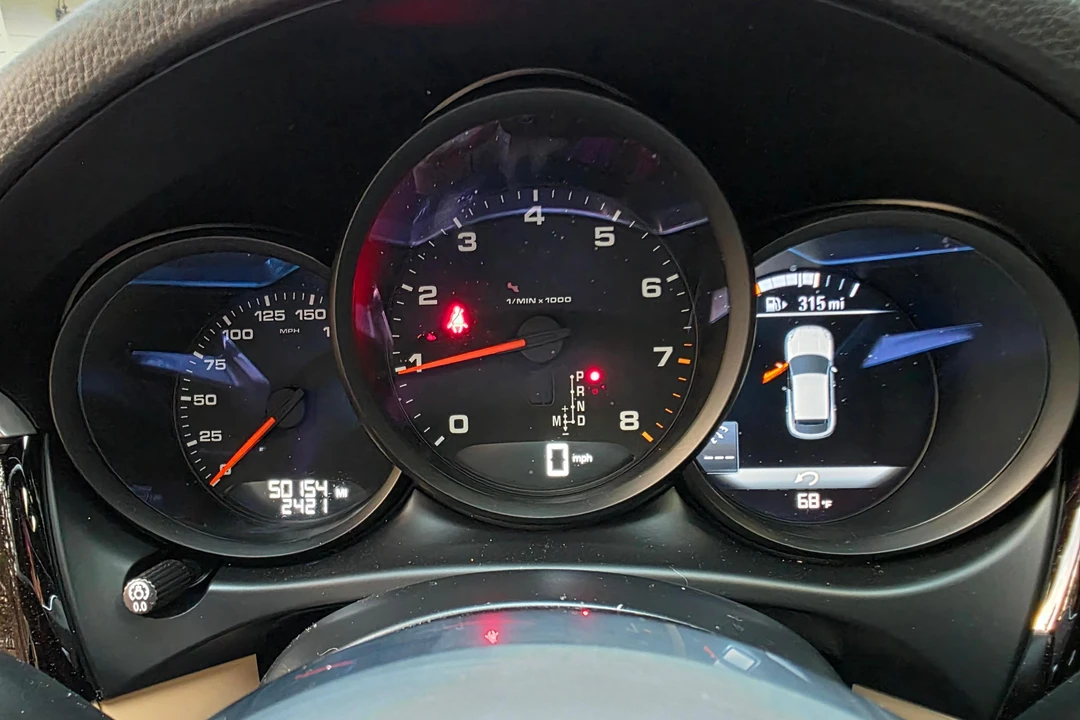 2020 Porsche Macan - Image 27 of 31