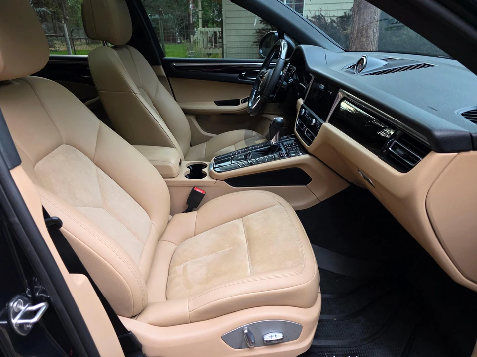 2020 Porsche Macan - Image 29 of 31
