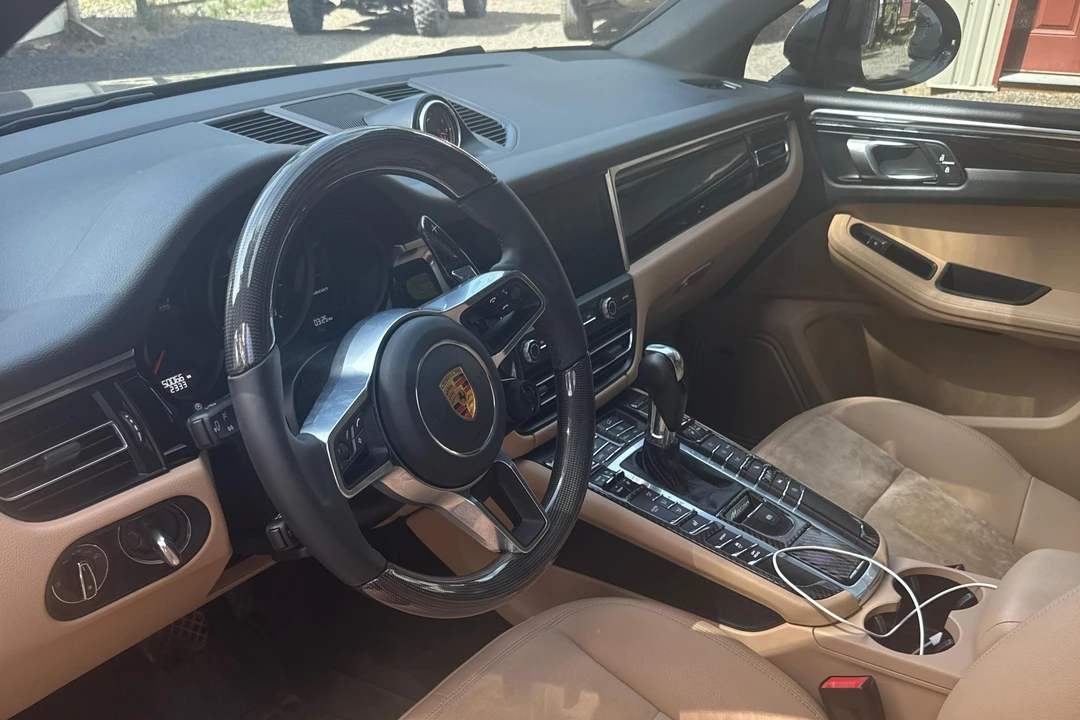 2020 Porsche Macan - Image 24 of 31