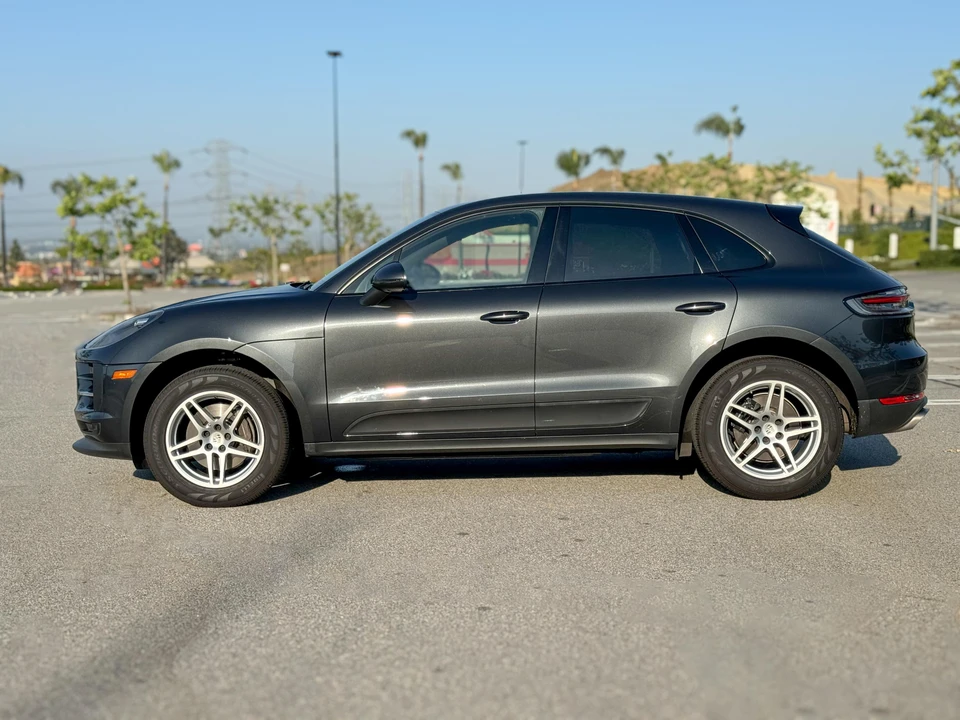 2020 Porsche Macan - Image 9 of 31