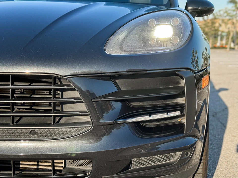 2020 Porsche Macan - Image 27 of 31