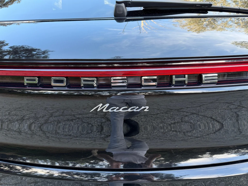 2020 Porsche Macan - Image 25 of 31