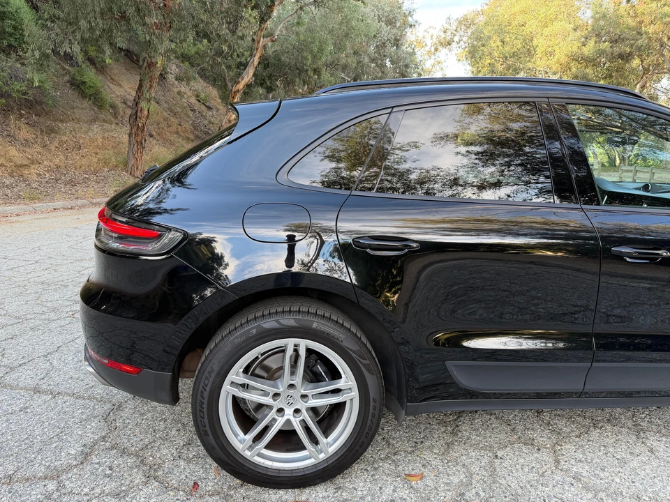 2020 Porsche Macan - Image 28 of 31