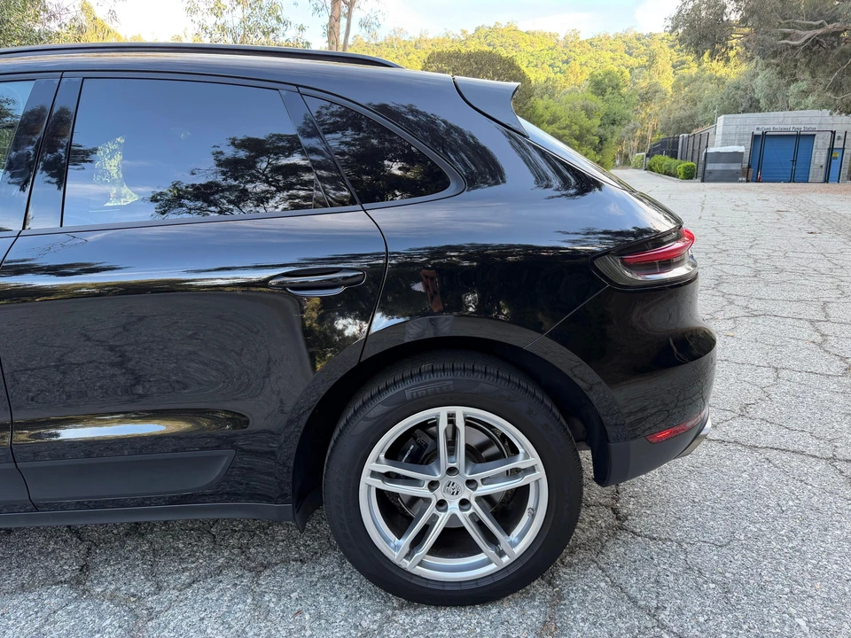 2020 Porsche Macan - Image 27 of 31