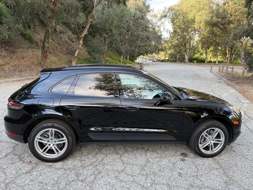 2020 Porsche Macan - Image 17 of 31