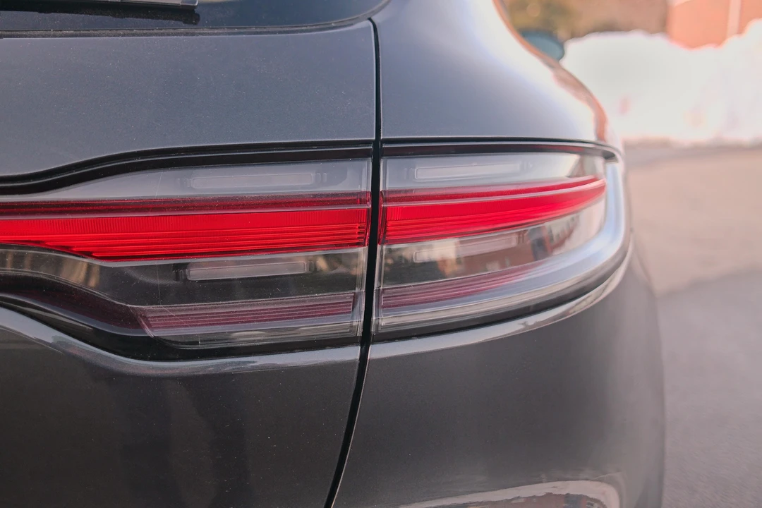 2020 Porsche Macan - Image 29 of 31