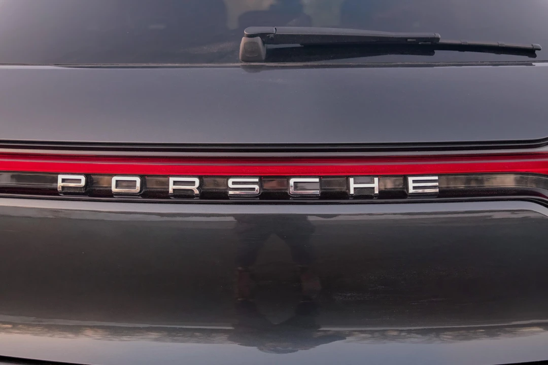 2020 Porsche Macan - Image 28 of 31