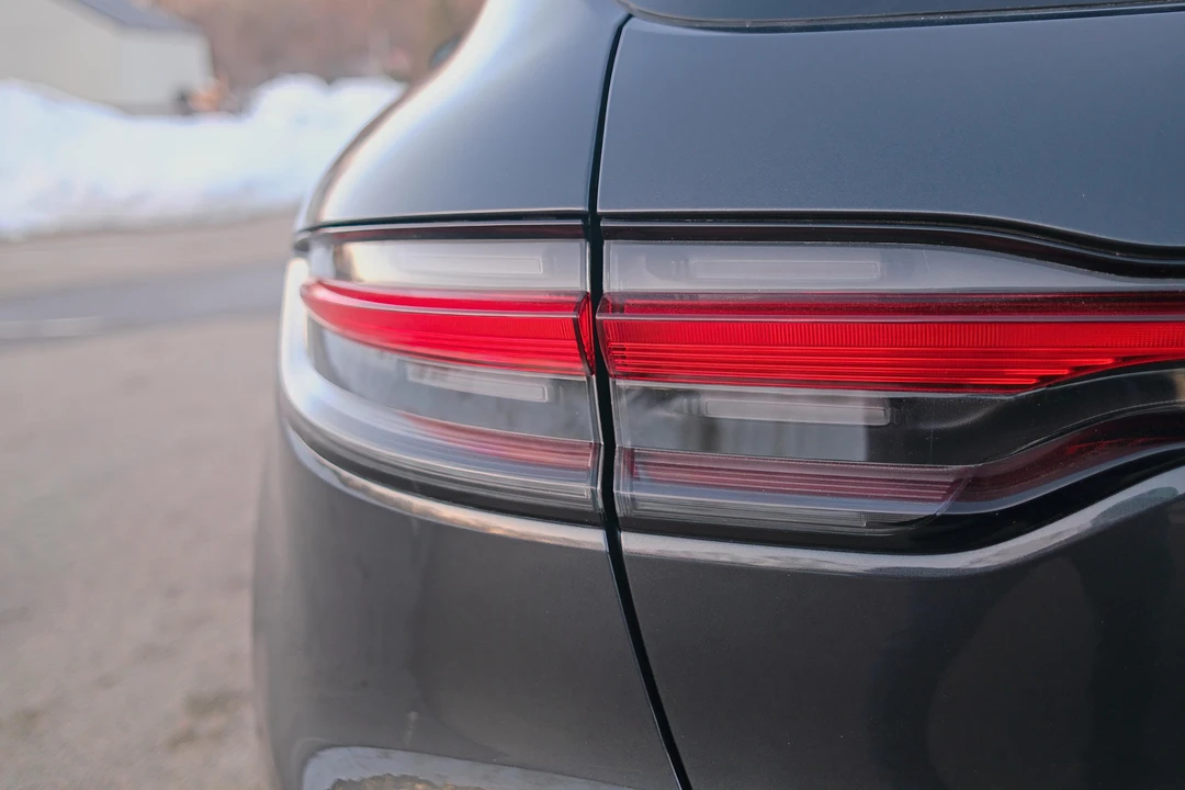 2020 Porsche Macan - Image 27 of 31