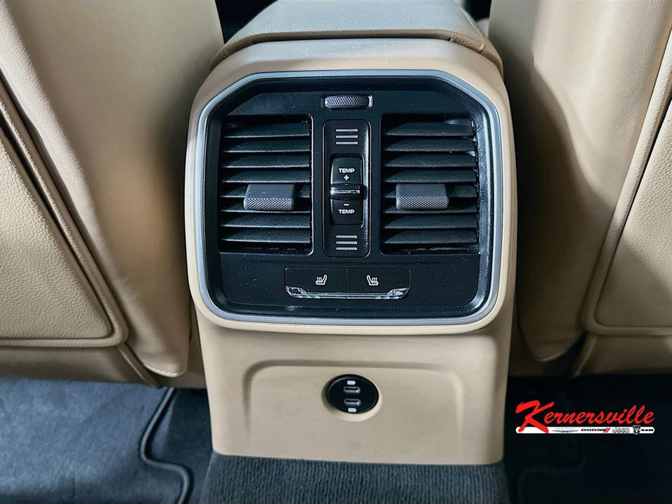 2020 Porsche Macan - Image 22 of 24