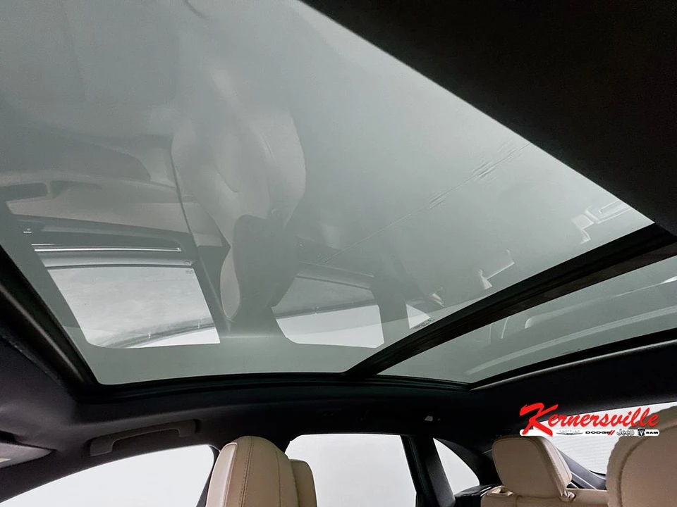 2020 Porsche Macan - Image 21 of 24