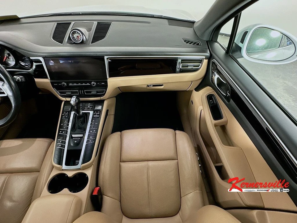 2020 Porsche Macan - Image 11 of 24