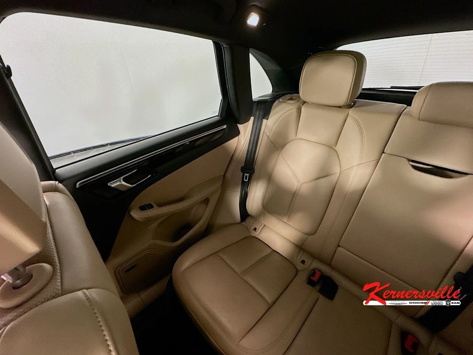 2020 Porsche Macan - Image 12 of 24