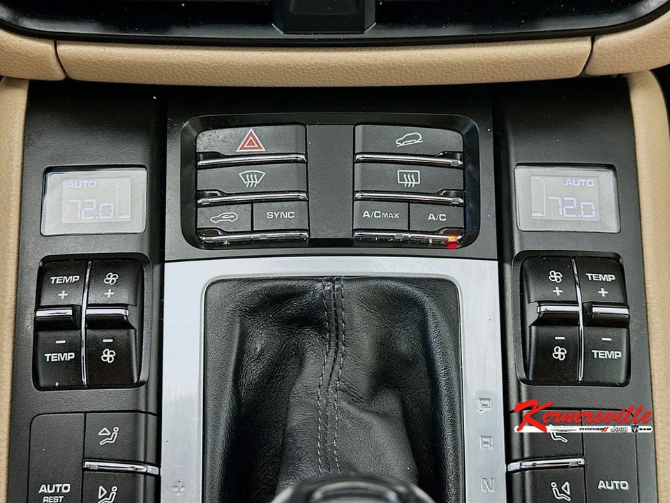 2020 Porsche Macan - Image 18 of 24