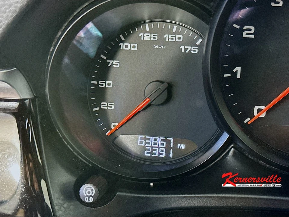 2020 Porsche Macan - Image 15 of 24