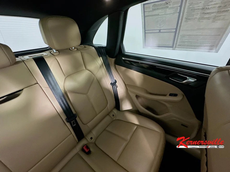 2020 Porsche Macan - Image 14 of 24