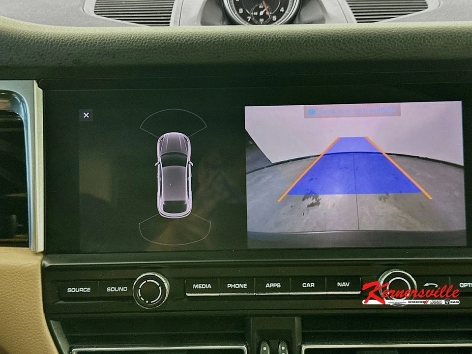 2020 Porsche Macan - Image 20 of 24