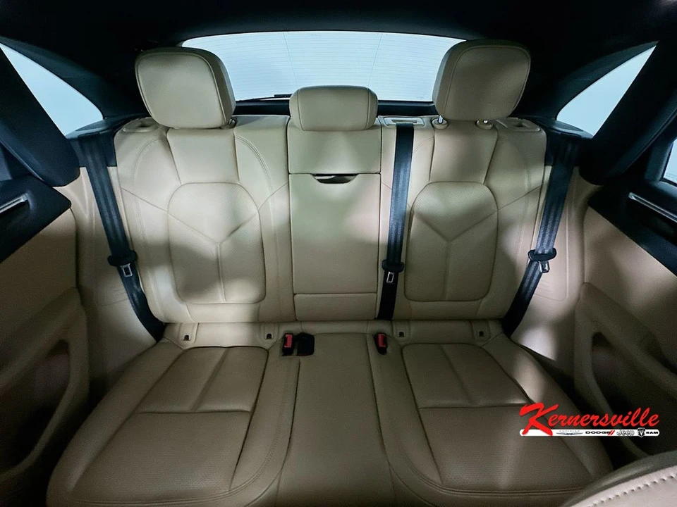 2020 Porsche Macan - Image 13 of 24