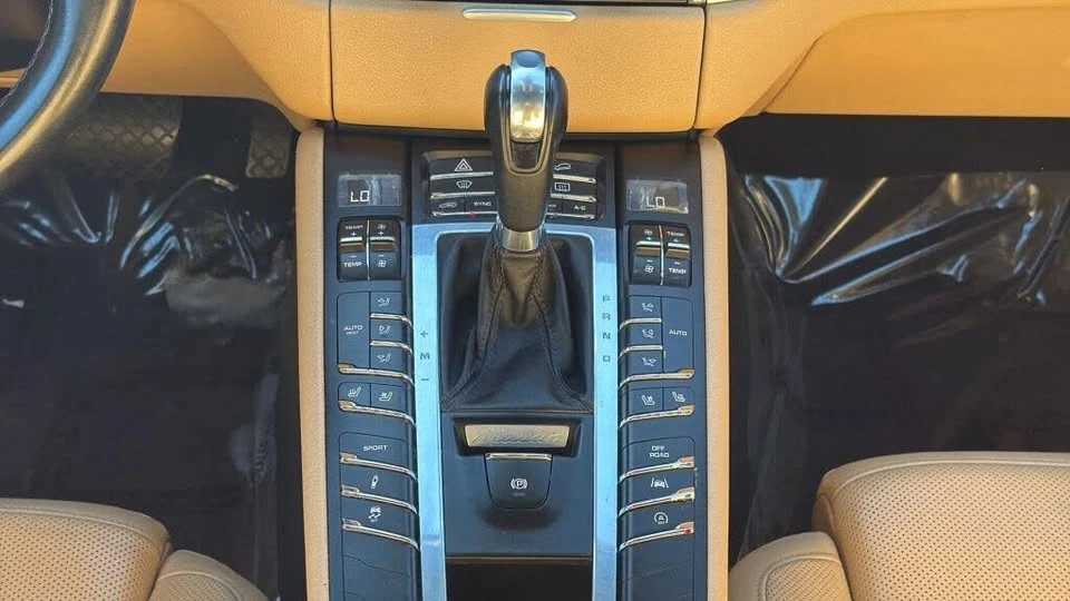2020 Porsche Macan - Image 18 of 20