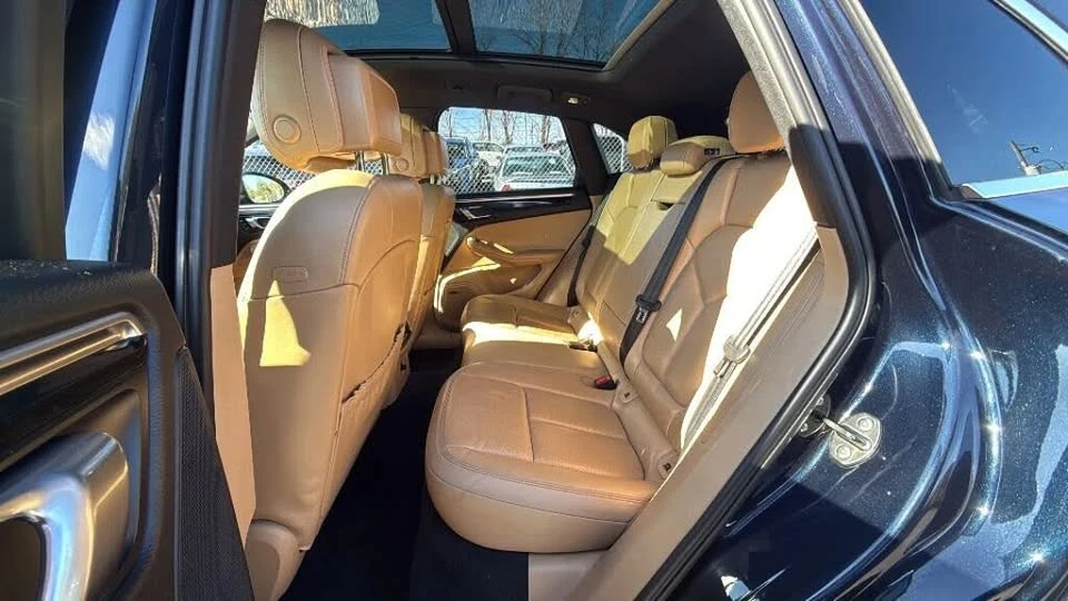 2020 Porsche Macan - Image 16 of 20