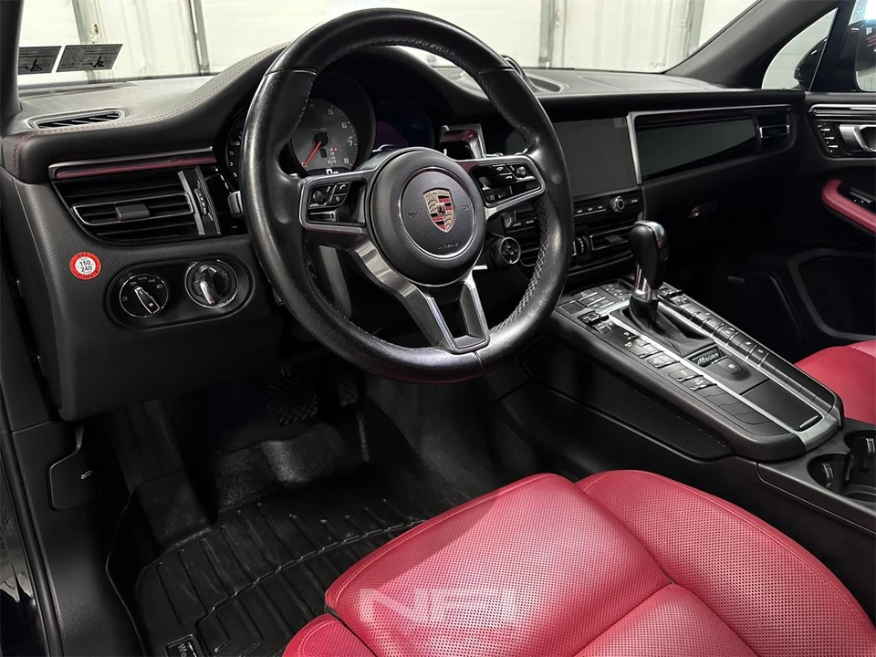 2020 Porsche Macan - Image 24 of 31