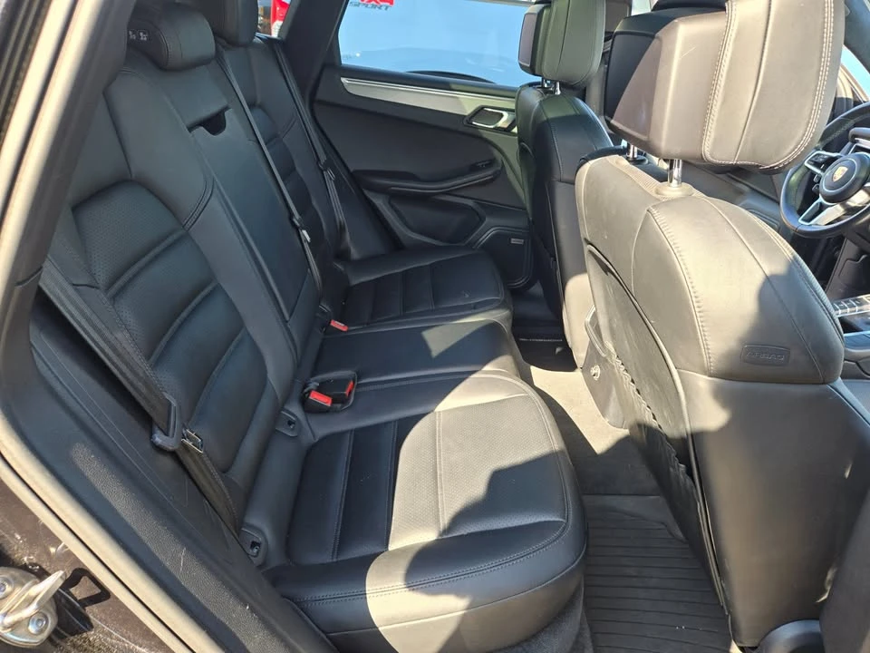 2020 Porsche Macan - Image 17 of 18