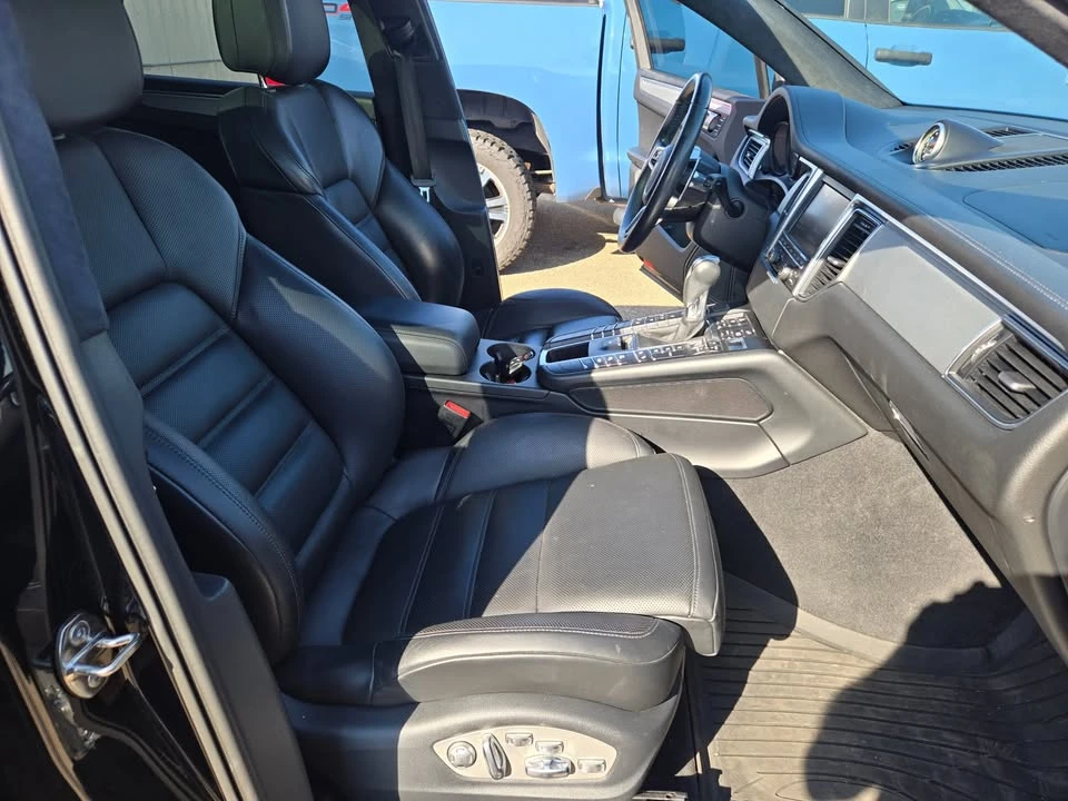 2020 Porsche Macan - Image 15 of 18