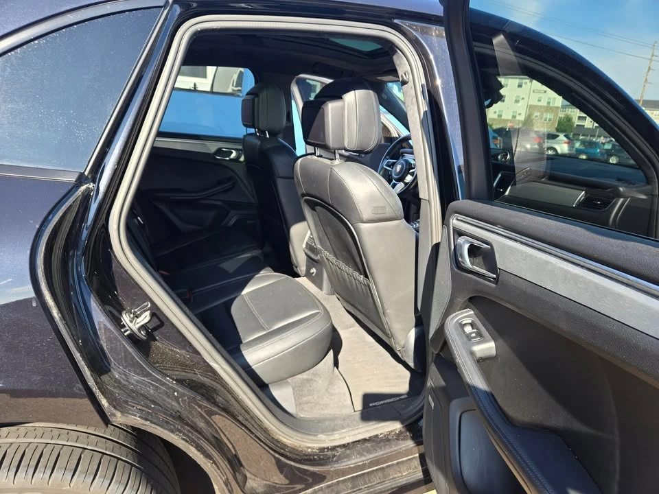 2020 Porsche Macan - Image 16 of 18