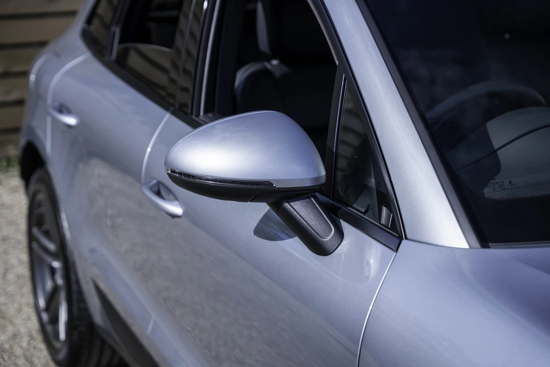 2020 Porsche Macan - Image 17 of 31