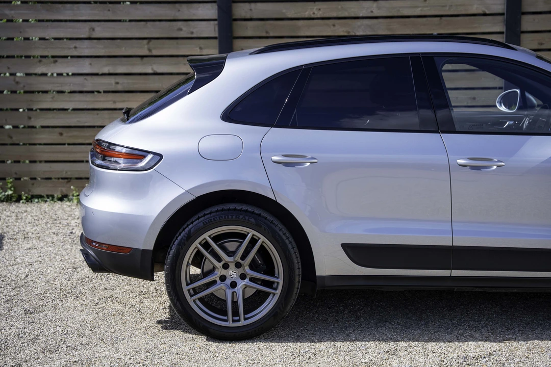 2020 Porsche Macan - Image 23 of 31