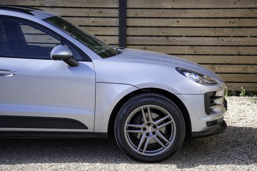 2020 Porsche Macan - Image 24 of 31