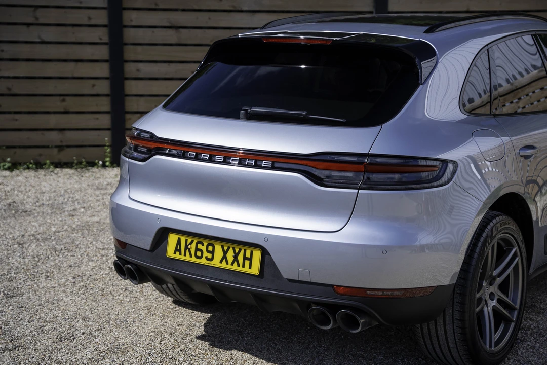 2020 Porsche Macan - Image 25 of 31