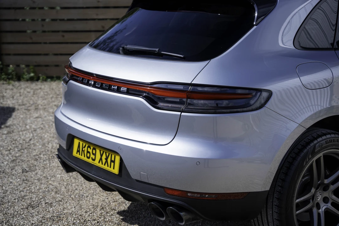 2020 Porsche Macan - Image 26 of 31