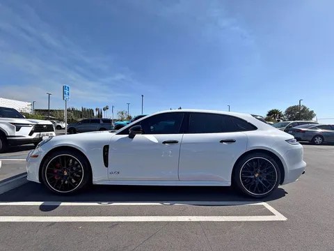 2020 Porsche Panamera GTS Sport Turismo