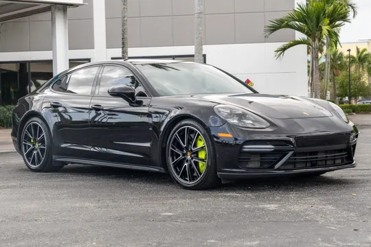 2020 Porsche Panamera Turbo S E-Hybrid
