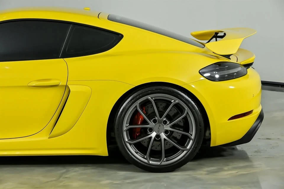 2020 Porsche 718 Cayman GT4 - Image 9 of 20