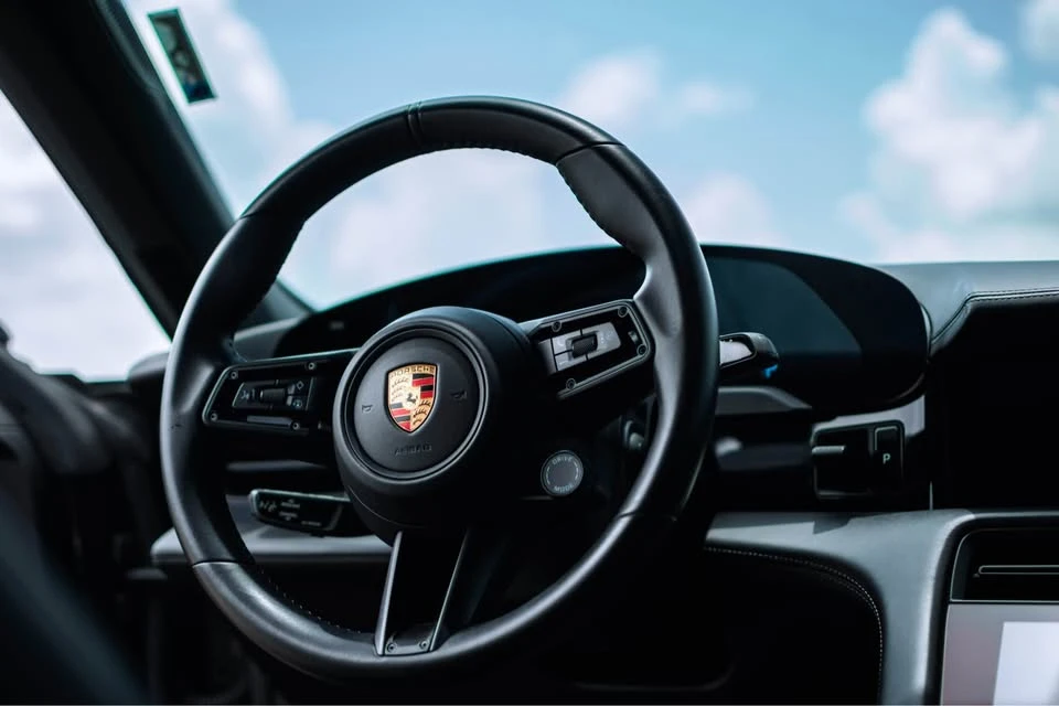 2020 Porsche Taycan 4S - Image 9 of 17