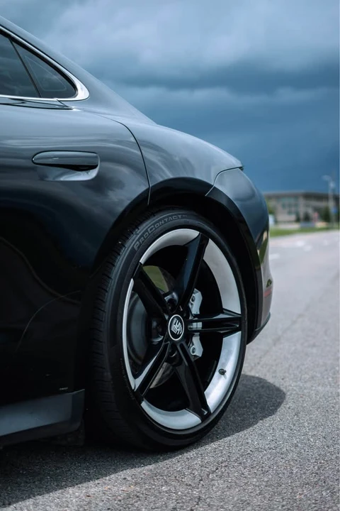2020 Porsche Taycan 4S - Image 7 of 17