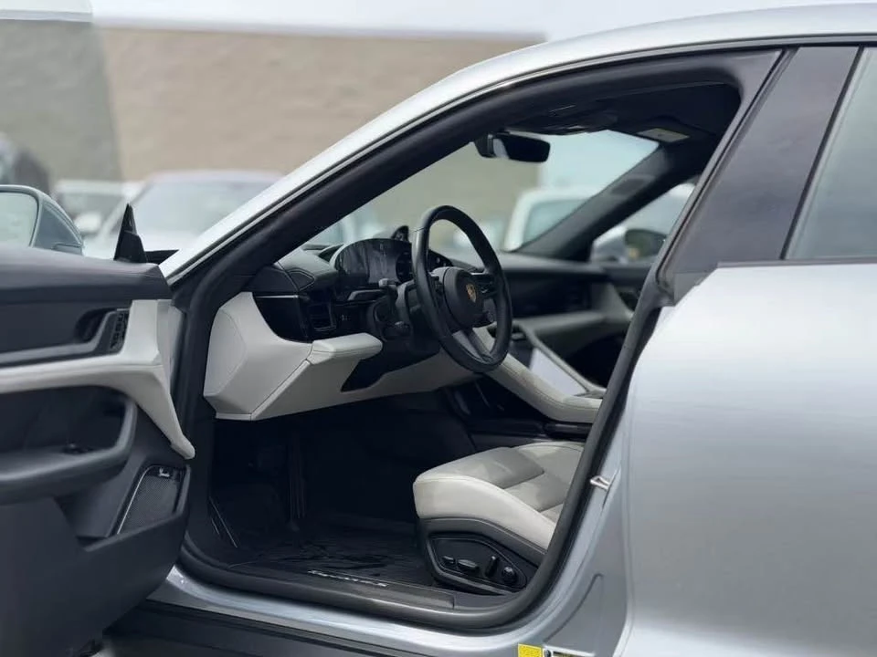 2020 Porsche Taycan - Image 10 of 19